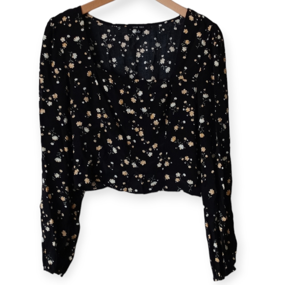 NWOT- LOVE TREE CROPPED LONG SLEEVE BLOUSE. SIZE S. COLOR BlACK, YELLOW